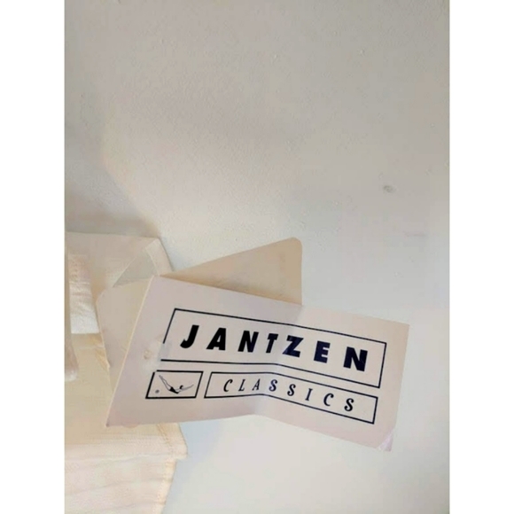 New Jantzen Classics Victorian Button Up Sleeves Cream Top Medium - Picture 12 of 14